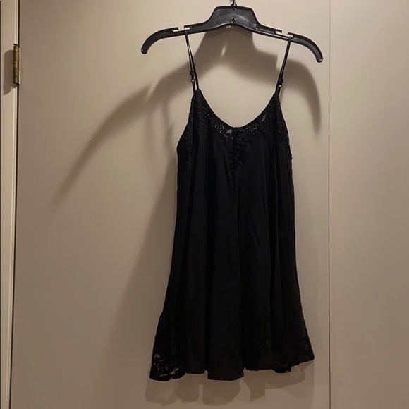 Tobi Ladies First Black Shift Dress with Lace XS - Picture 3 of 5